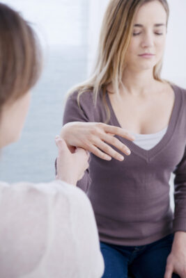 Therapist performing hypnosis - Hampshire NLP and hypnotherapy